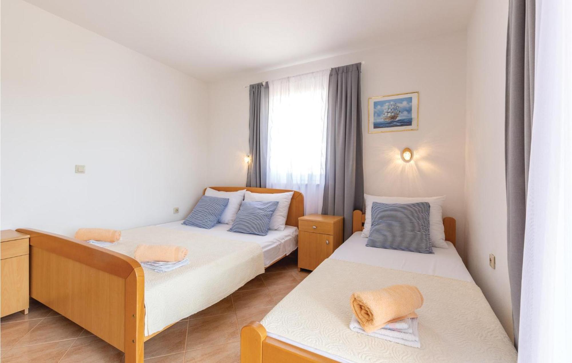 Stunning Apartment In Sevid With Kitchen エクステリア 写真
