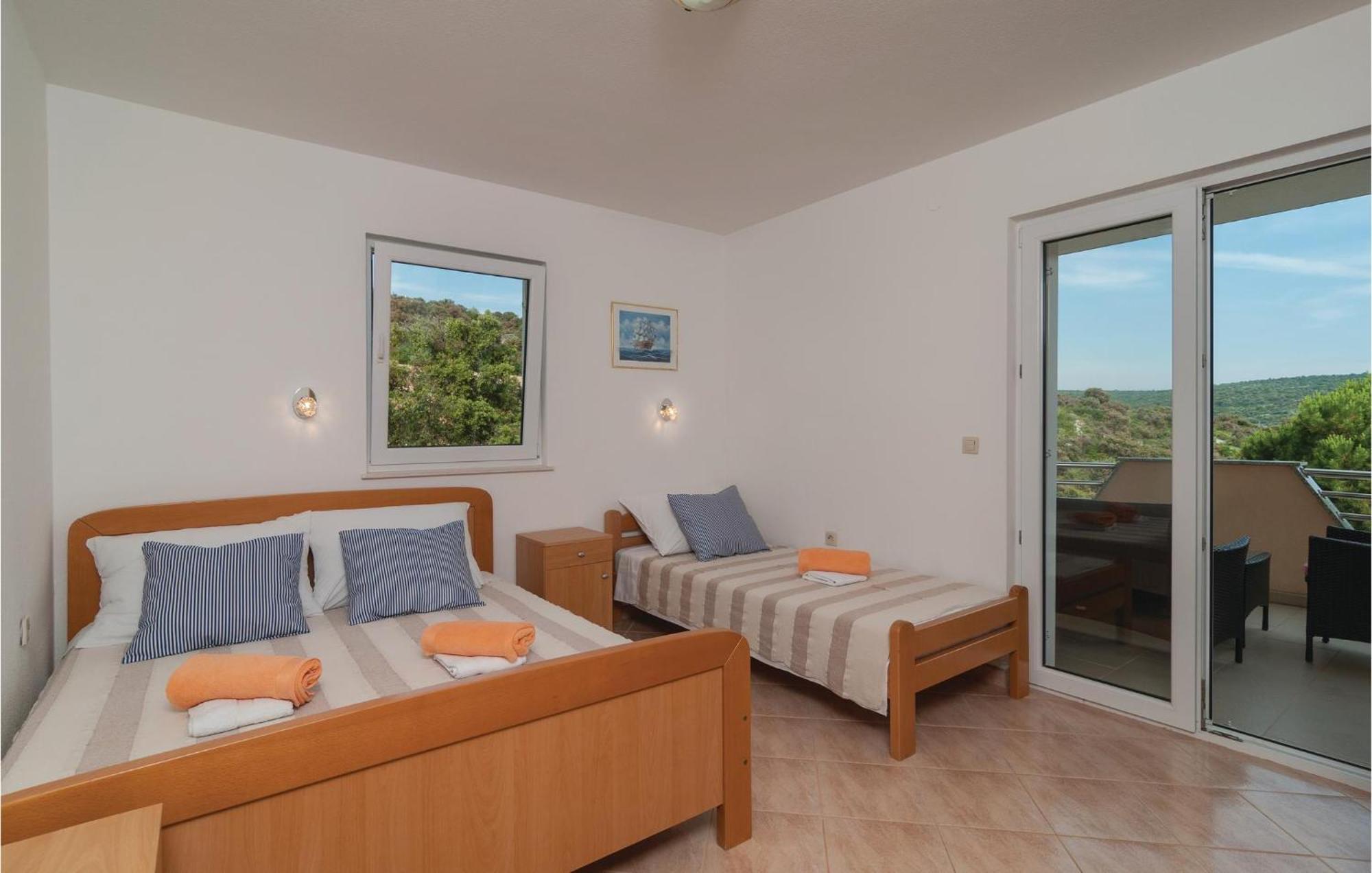 Stunning Apartment In Sevid With Kitchen エクステリア 写真