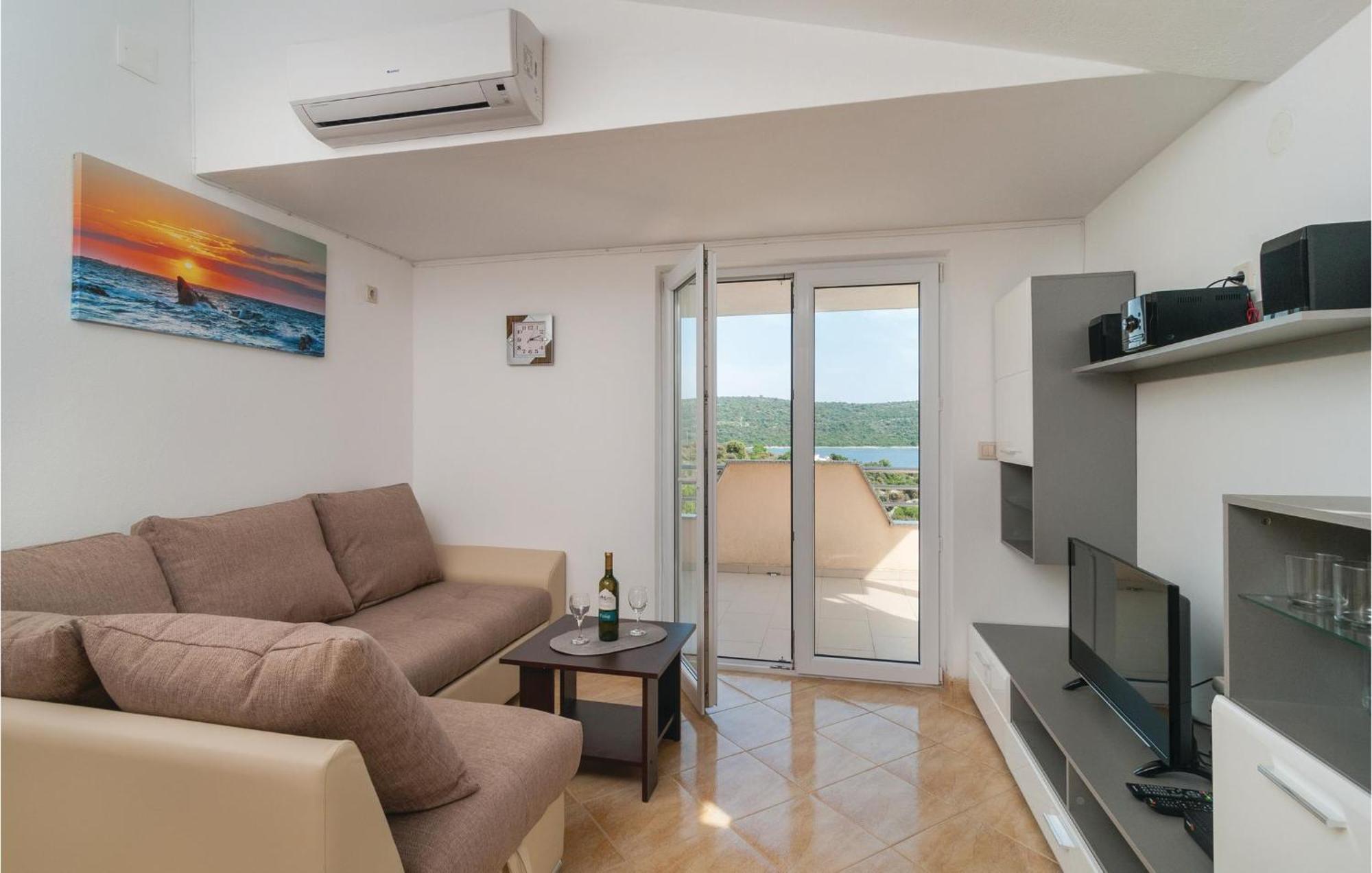 Stunning Apartment In Sevid With Kitchen エクステリア 写真