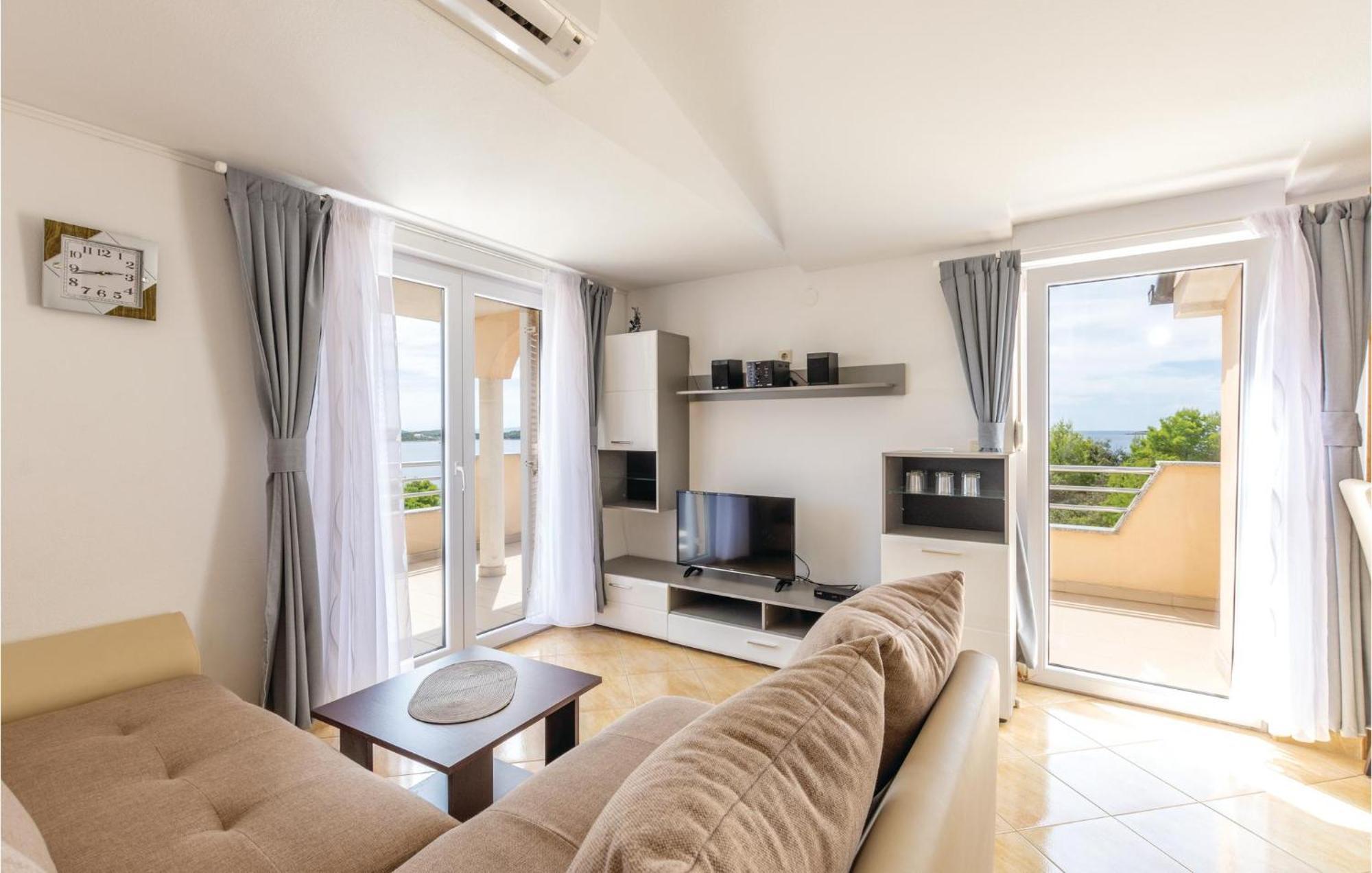Stunning Apartment In Sevid With Kitchen エクステリア 写真